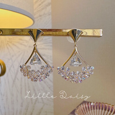 Little Daisy约会精致女子力闪钻小裙子灵动优雅超闪气质银针耳环