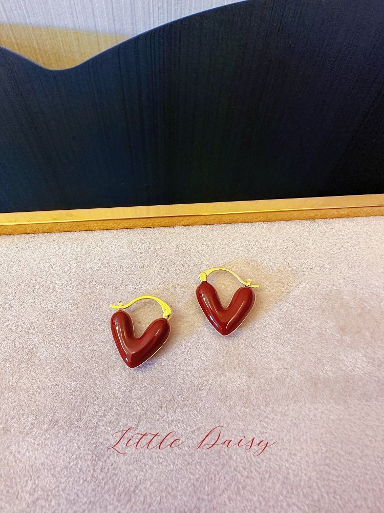 little daisy一颗小红心百搭珐琅彩釉秋冬日常通勤高级感银针耳环