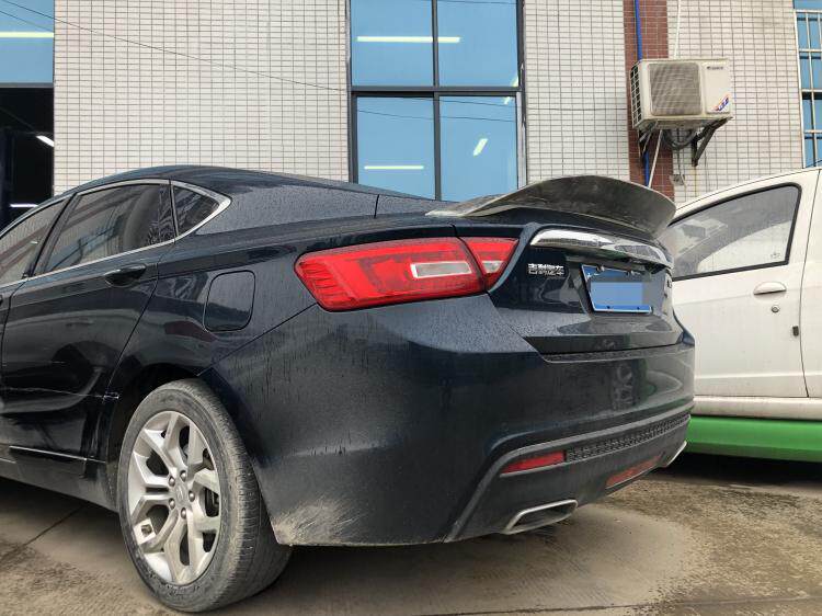 GEELY BORUI 후방 날개 BORUI 수평 압력 후방 날개 BORUI GE 탄소 섬유 수정 후방 날개 드릴링이없는 고정 바람 날개