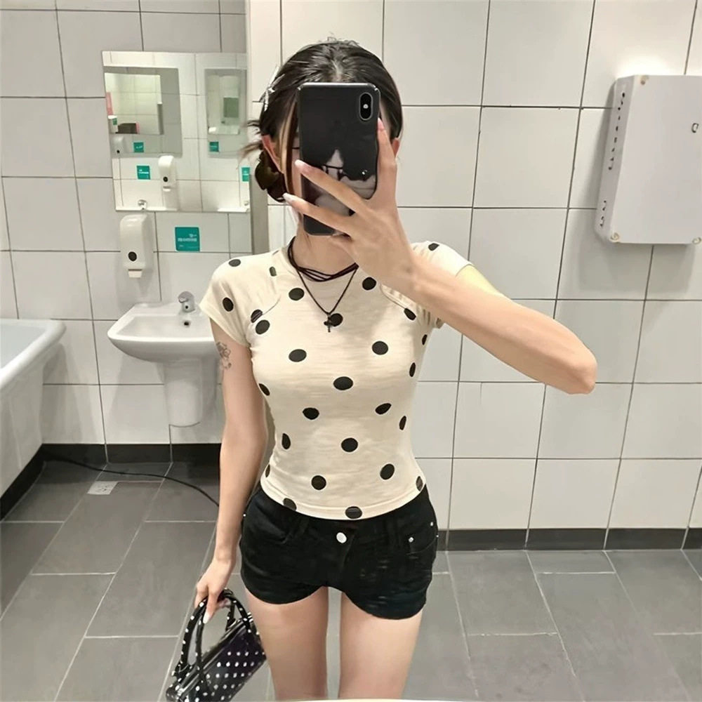 韩系驼色波点正肩短袖T恤女夏季天丝修身短款上衣又a又飒御姐穿搭
