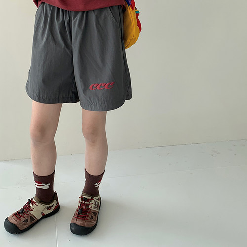 西西家女童2026夏季新款潮流字母短裤儿童休闲速干裤子KD898