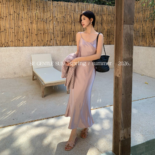 秀熙熙2026春新款韩版高腰优雅吊带连衣裙V领纯色纯欲裙子88506