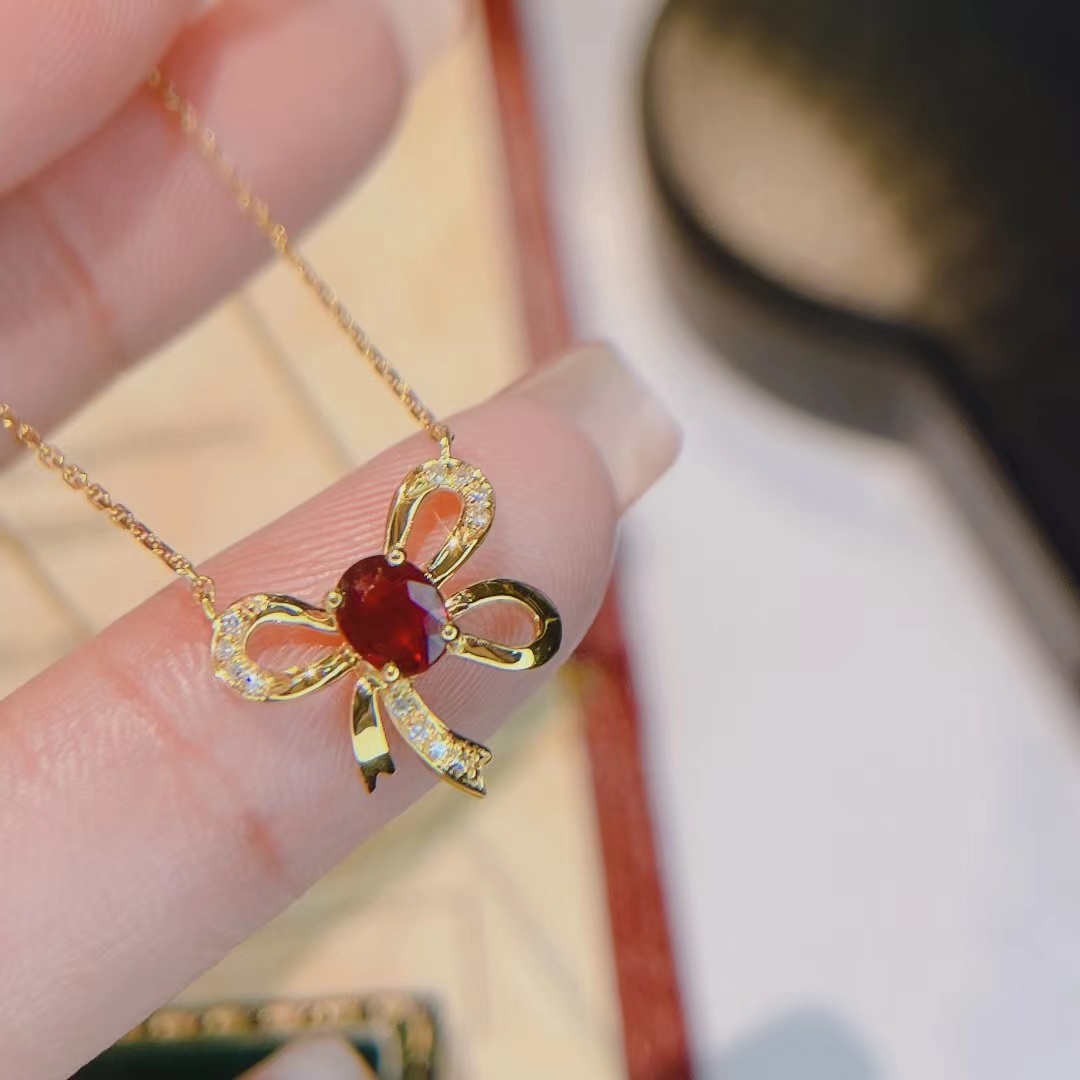 天然红宝石项链 主石40份 18k金钻石 温柔又百搭 附权威证书