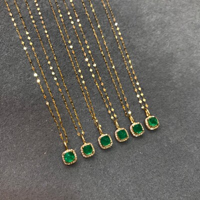 18K金钻石祖母绿锁骨链石重0.33～0.39ct，钻石20颗，附证书