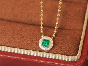 12分钻石伴镶 微油 33分万能扣天然祖母绿吊坠 赞比亚产地