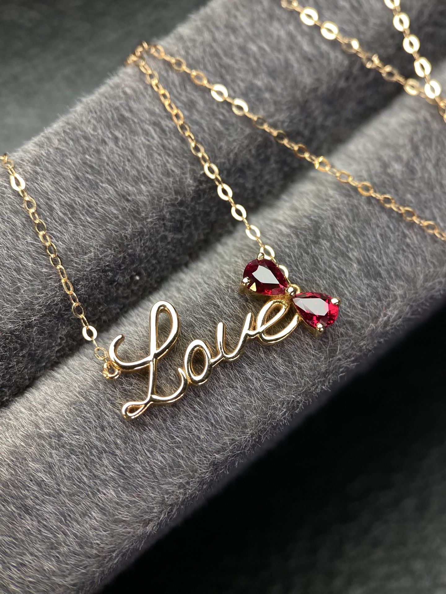 18k红宝石项链，金重：1.84g主石：0.55ct4x3mm 4x3mm钻石：0粒,珠宝/钻石/翡翠,颈饰,淘宝优惠券,粉丝福利购,淘宝优惠卷