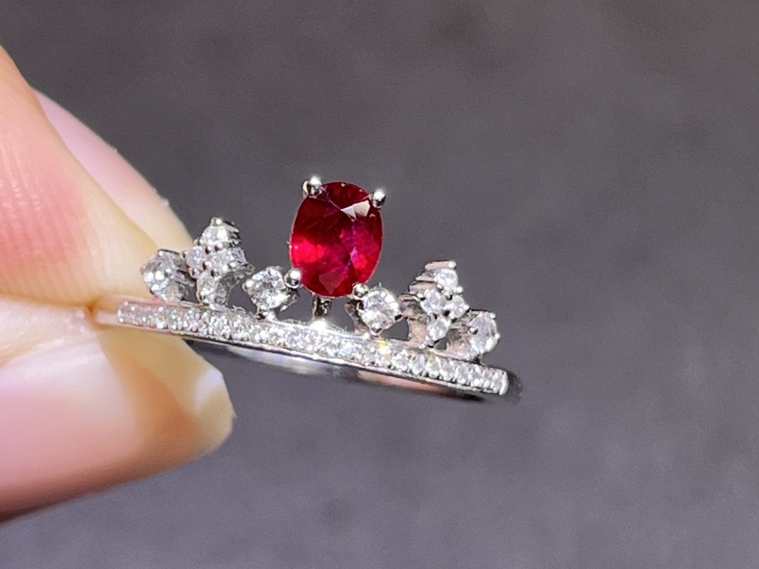 18K金镶0.44克拉，莫桑比克天然鸽血红红宝石戒指