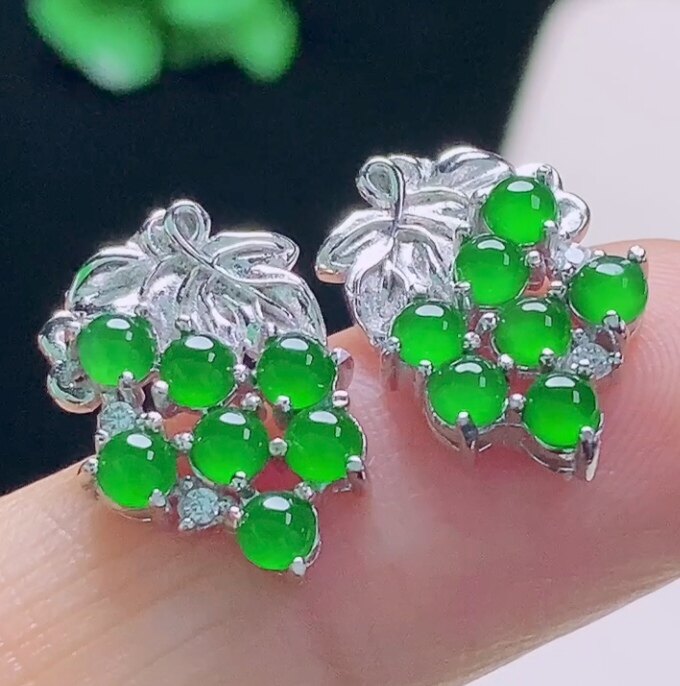 s925银镶天然翡翠葡萄耳钉,尺寸 16.6-12-3.6mm,3mm