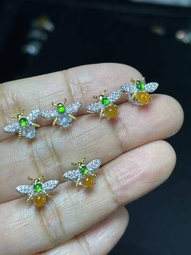 s925银镶天然缅甸料翡翠小蜜蜂耳钉，附权威证书