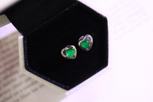 18K玫瑰金  红宝石吊坠石重：0.36ct总重0.8g钻石：0.087ct/29颗