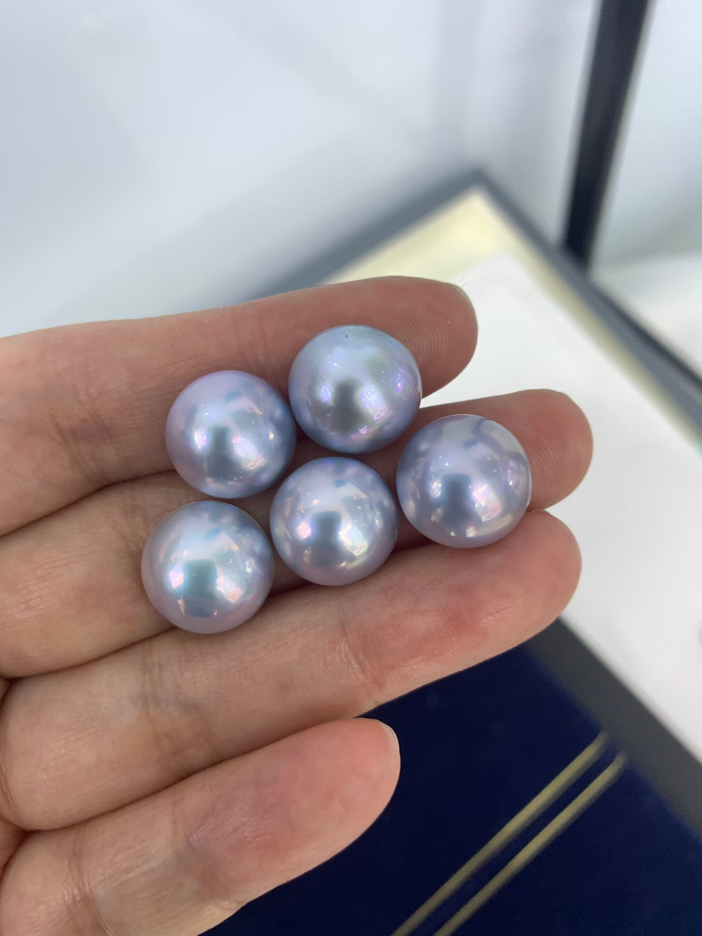 奄美岛裸珠13-14mm，淡色，炫彩