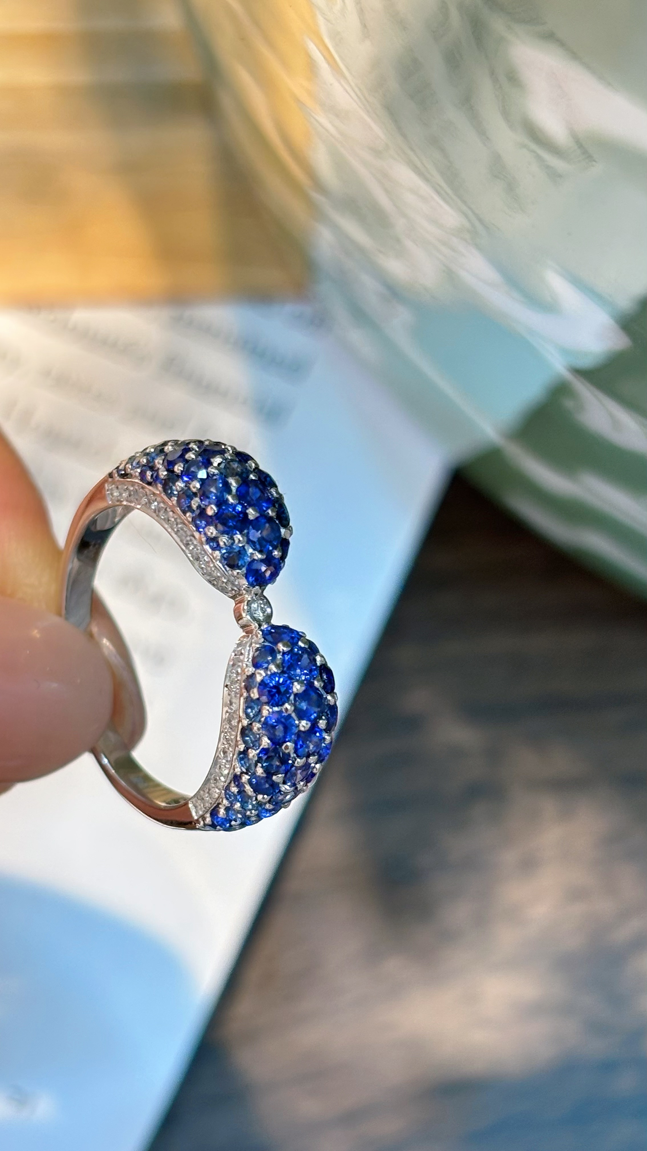 18k金镶天然满钻石沙弗莱戒指，附权威证书