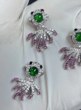 s925银镶天然翡翠小金鱼吊坠及松鼠耳钉