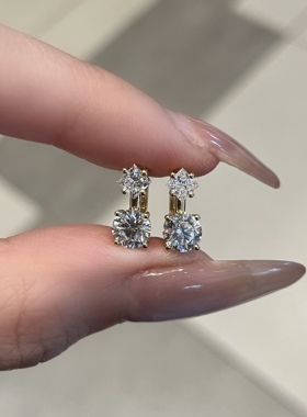 18K金镶培育钻单只77分，一对共1.54克拉，单只最大粒42分