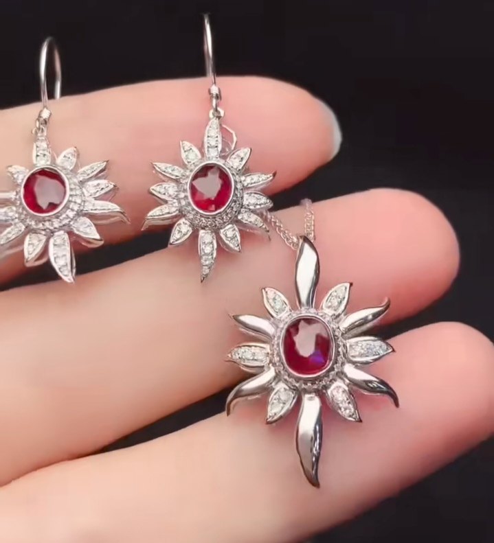 红宝吊坠主石1.02克拉总重2.03克红宝耳环主石1.56克拉总重2.61克,珠宝/钻石/翡翠,耳饰,淘宝优惠券,粉丝福利购,淘宝优惠卷