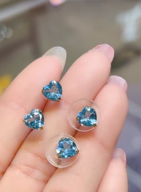 18K金天空蓝托帕石爱心耳钉，2克拉一对 单边一克拉 净体
