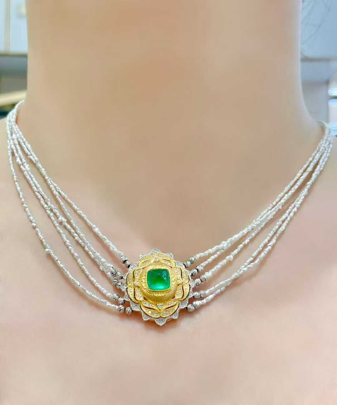 18K金钻石镶嵌野生Keshi珍珠2ct祖母绿项链