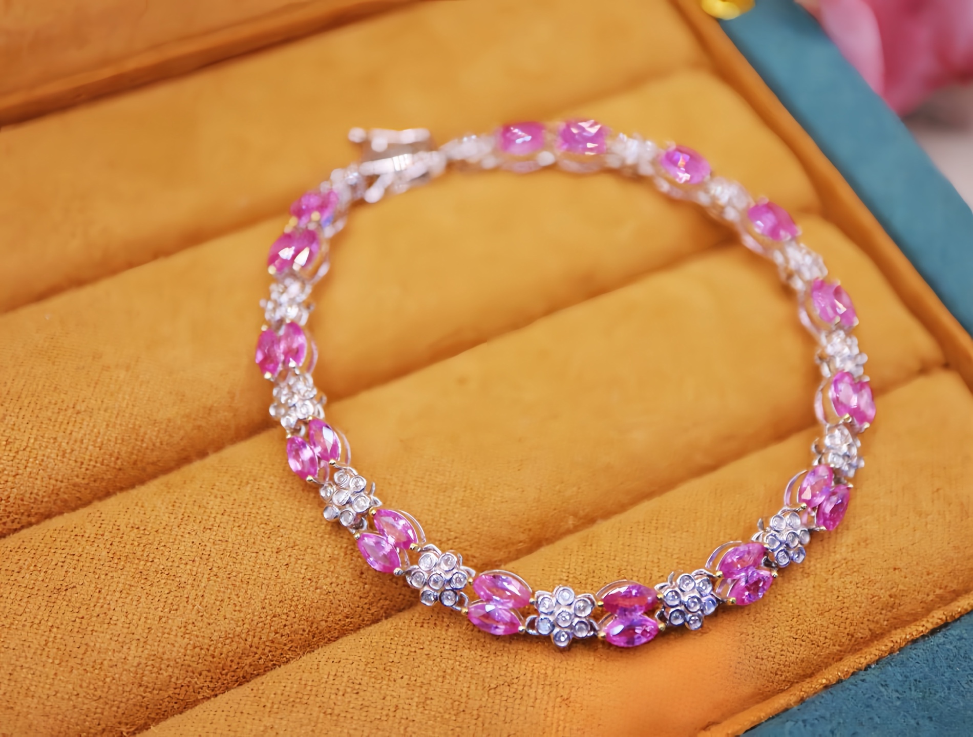 18K白金无烧蓝宝石手链石重：5.51ct总重：10.99g