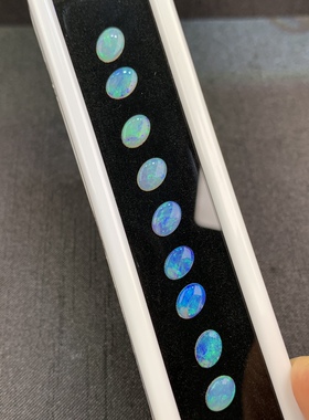 欧泊裸石3.54ct，内部晶体全干净 青中带绿与紫色相接，表面无裂