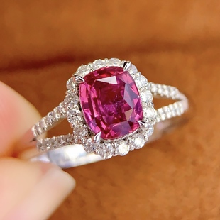 钻石：44颗 主石：1.1克拉 PT950天然无烧彩蓝宝 总重：3克