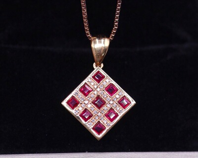 天然红宝石吊坠，18k金南非钻石，主石0.56ct，