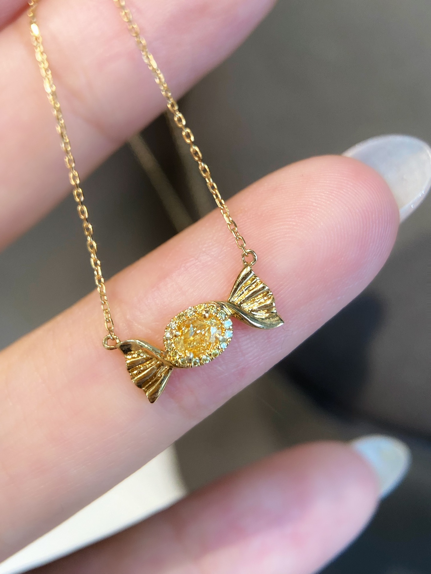 糖果18K金镶黄钻项链 主钻23分 金灿灿的甜美感 ，附权威证书