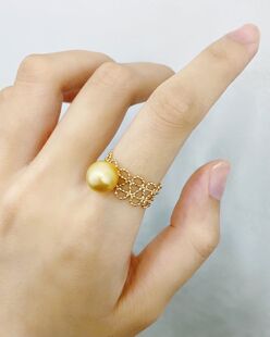 18k金南洋金珠蕾丝戒指,珠径约9mm,正圆强光,15调28圈口