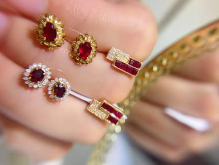 18k金镶天然钻石红宝石耳钉，附权威证书，支持复检