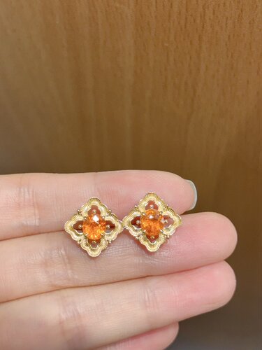 18K金镶嵌天然 芬达石耳钉，主石2.36ct
