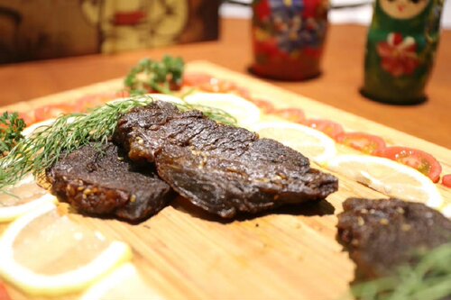 手撕炭烤部分带筋牛肉