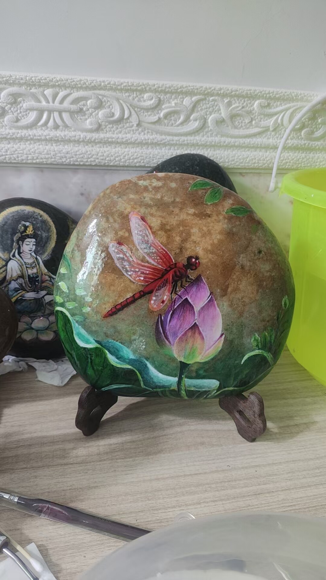 纯手绘蜻蜓荷花石头画成品摆件创意礼物防水不掉色送展架