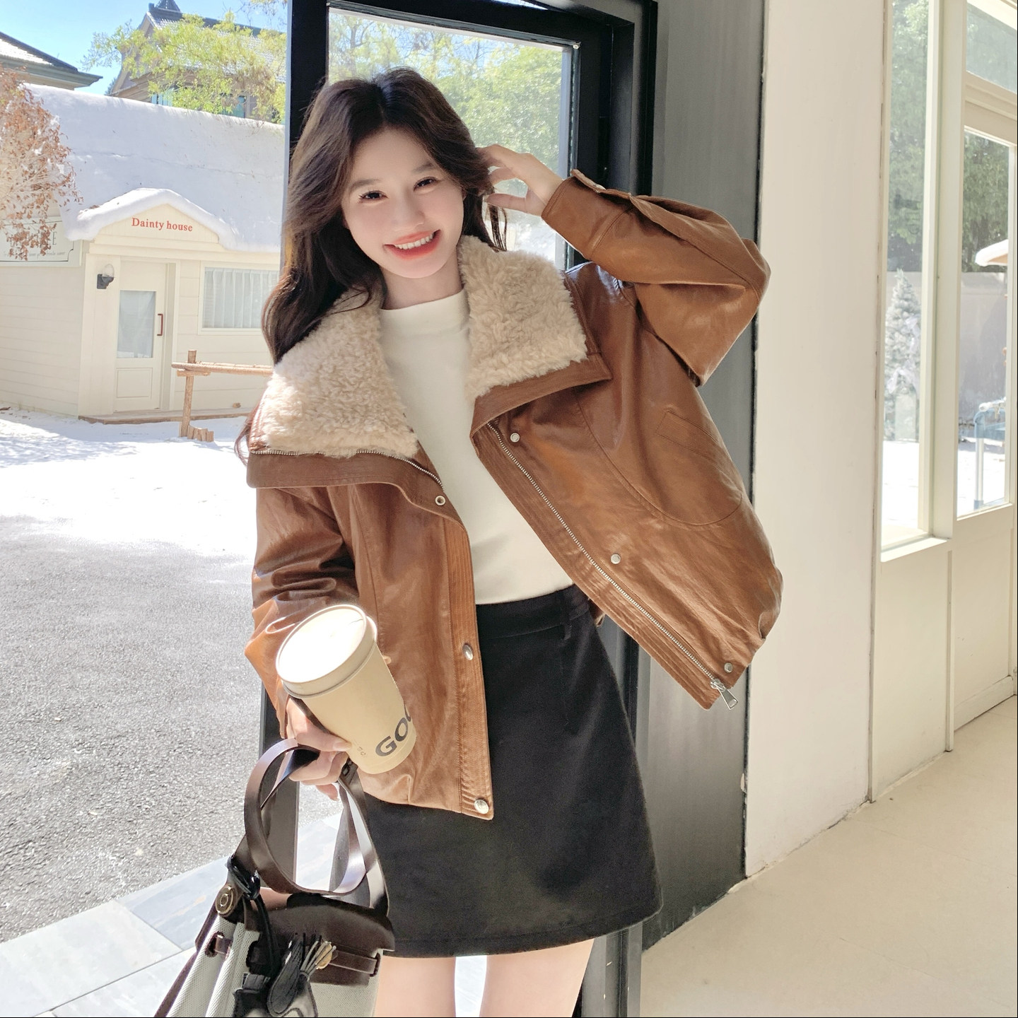轻薄款PU皮羽绒服短款女2025冬季90白鸭绒羊羔毛版型巨好看的外套