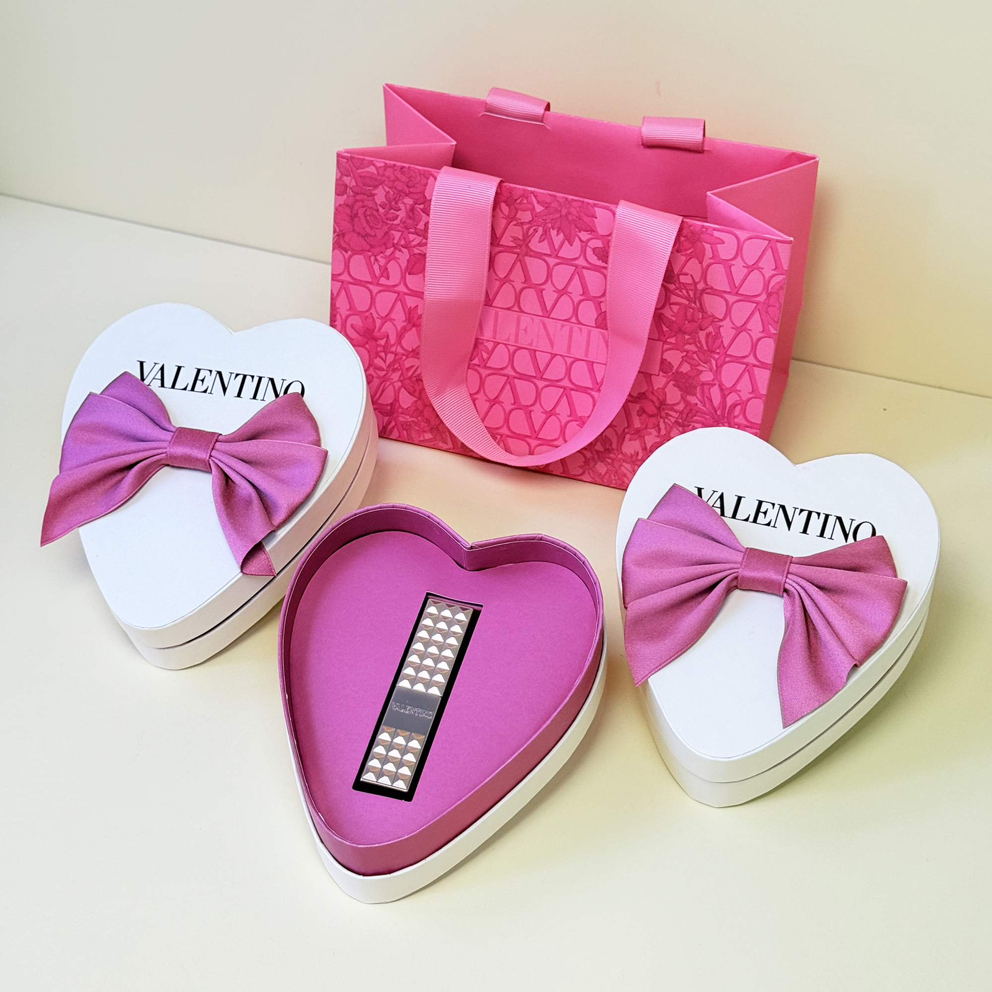 Valentino华伦天奴铆钉粉润唇膏变色口红120R 302R 400A 国内专柜