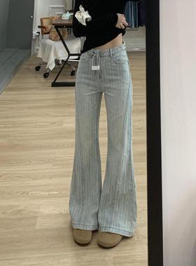 浅色高腰条纹设计微喇牛仔裤女春秋新款宽松提花垂感显瘦喇叭拖地