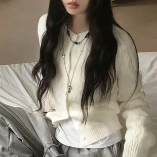 预习秋天 基本款麻花圆领纽扣针织上衣 柔软短款修身毛衣开衫外套