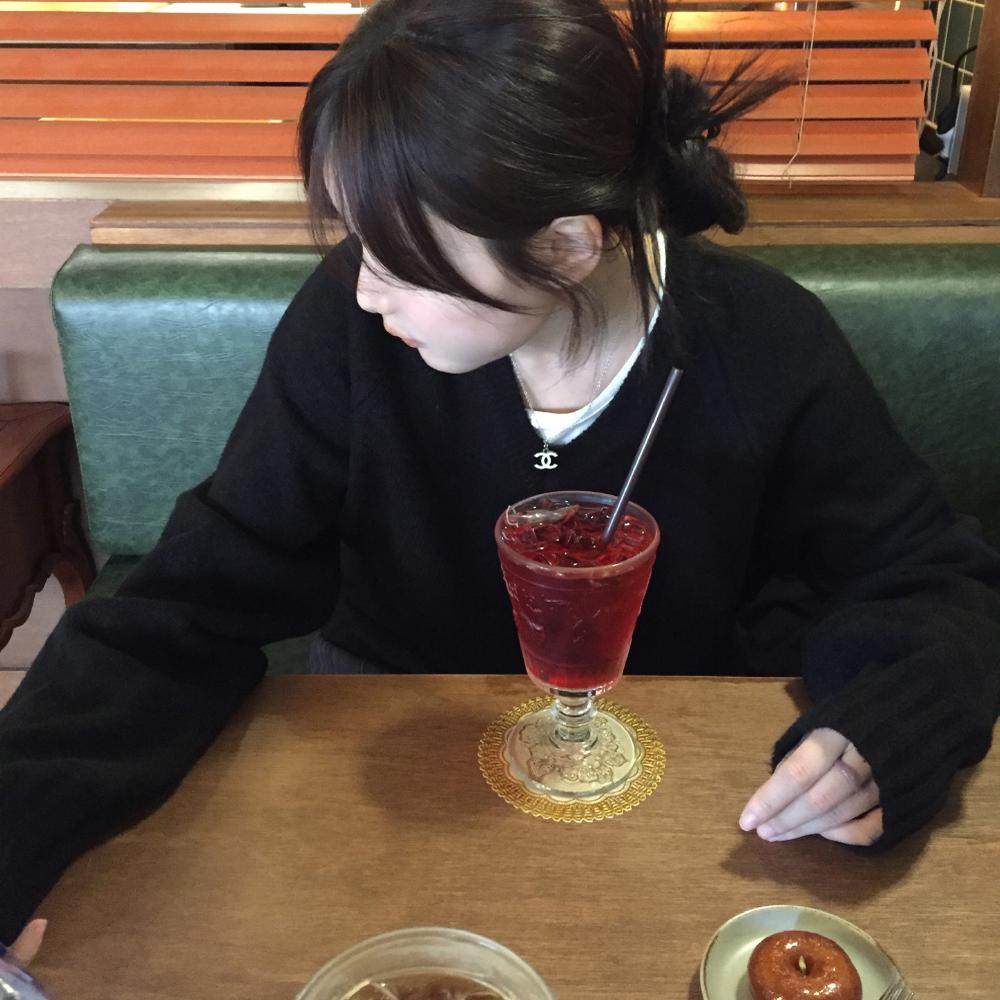 秋天日记 黑色V领宽松套头毛衣