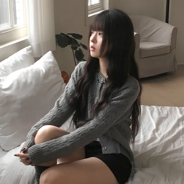 预习秋天 基本款麻花圆领纽扣针织上衣 柔软短款修身毛衣开衫外套