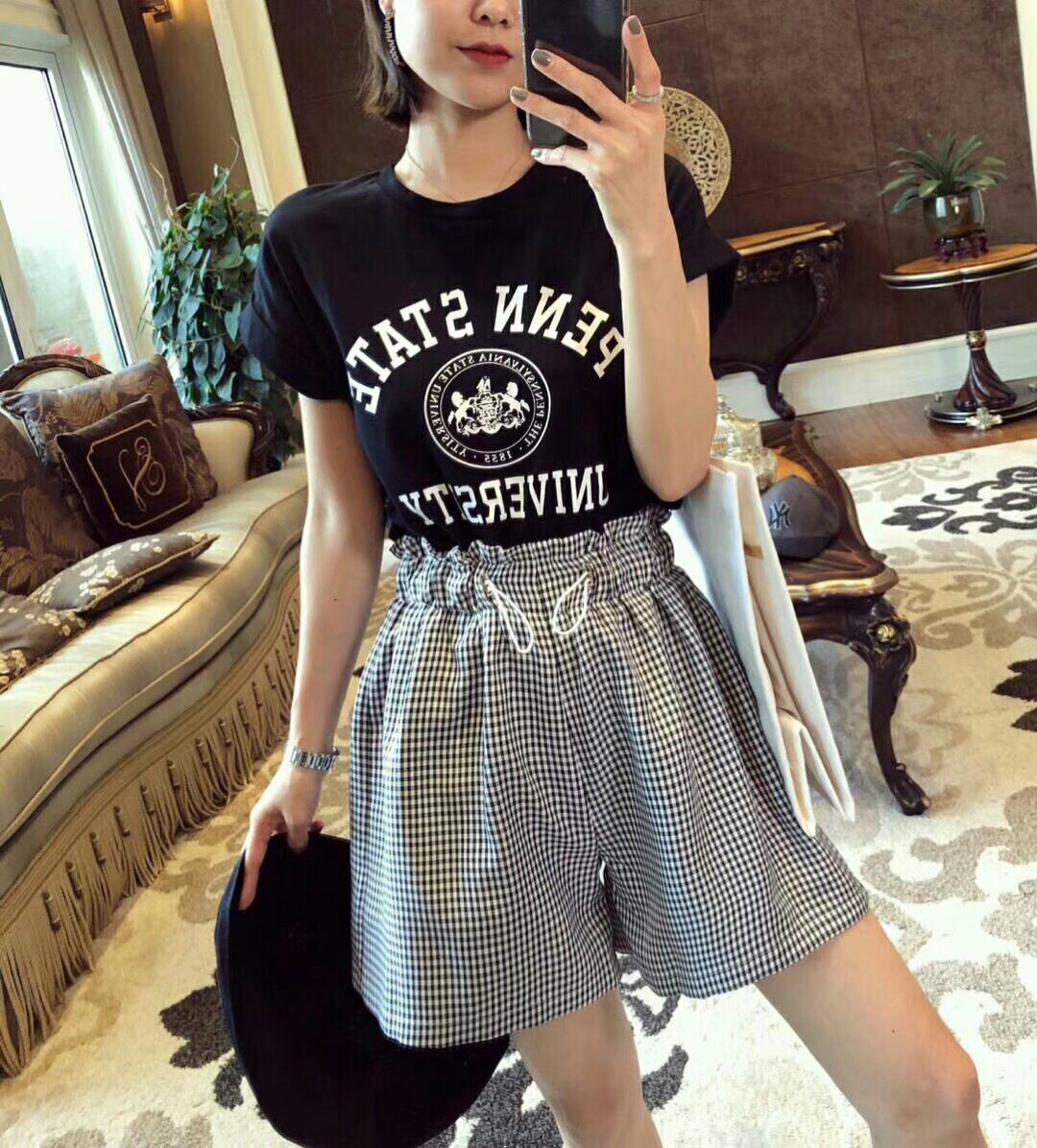 【李秀丹服裝店】韓版潮圓領短袖T恤+格子寬松休閑短褲 套裝女在類目 女裝/女士精品, 套裝/學生校服/工作制服, 時尚套裝中 - 來自Buy2taobao.com提供專業的淘寶代購服務