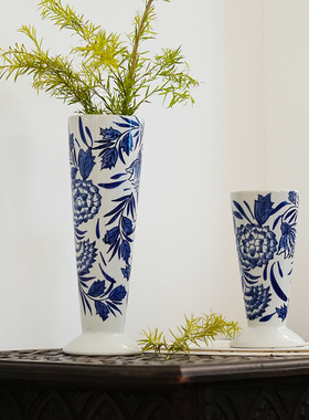 缠枝莲纹锥形青花瓷烛台满绘釉下彩居家装饰摆件客厅玄关花瓶