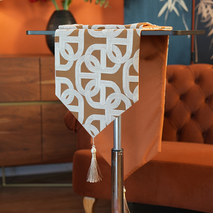 经典 马蹄锁扣精织流苏桌旗