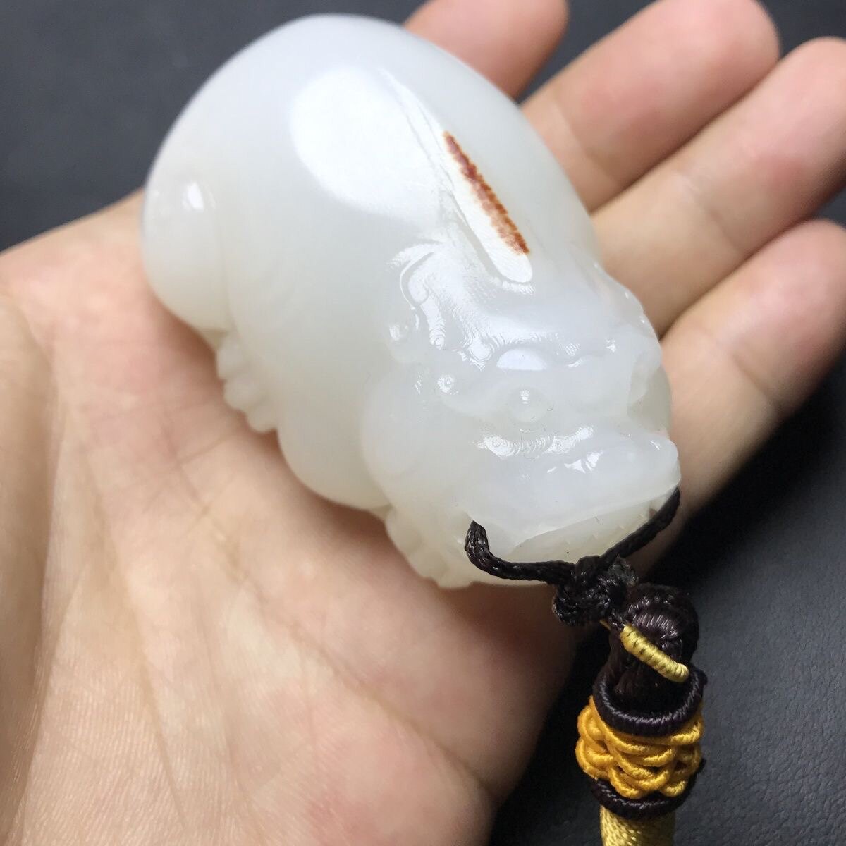 天然和田玉籽料沁红皮鸿运当头貔貅手把件白玉貔貅把玩件瑞兽摆件