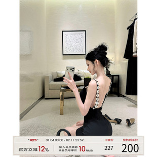 灰尘邓邓 千金感吊带连衣裙女2025冬季新款钉钻露背a字裙轻奢裙子