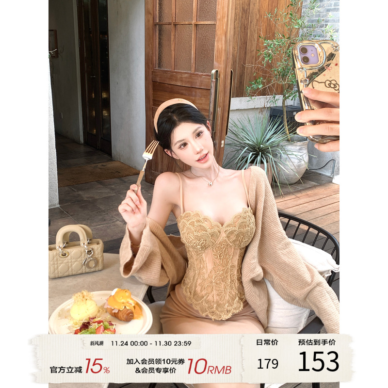 灰尘邓邓 冬季ootd穿搭一整套2025新款蕾丝吊带鱼骨上衣半身裙