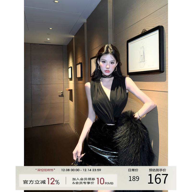 灰尘邓邓 黑色皮裙连衣裙女2025冬季针织拼接包臀裙V领性感裙子