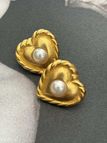 vintage中古dauplaise哑光金色心形耳针