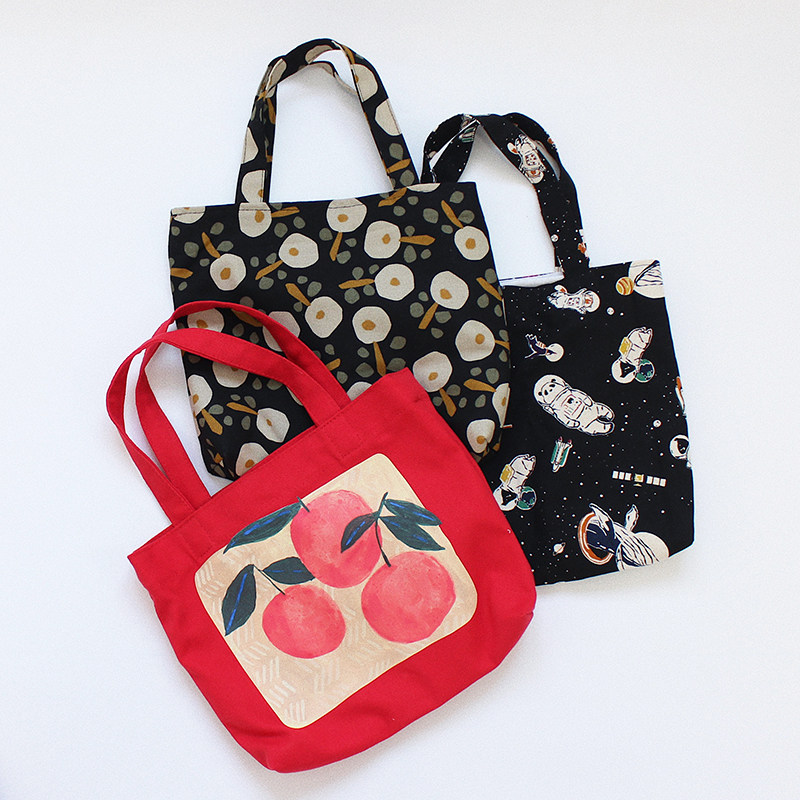 李因乐手拎实用小布包小众随身