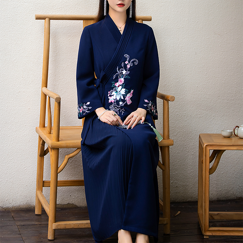 安娜滕刺绣褶皱女秋冬改良连衣裙