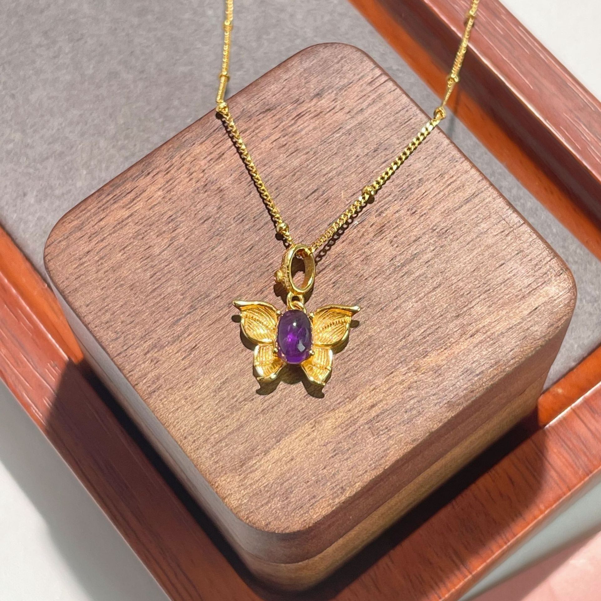 s925纯银镀黄金色饰新款紫水晶蝴蝶吊坠项链女时尚精致森系锁骨链