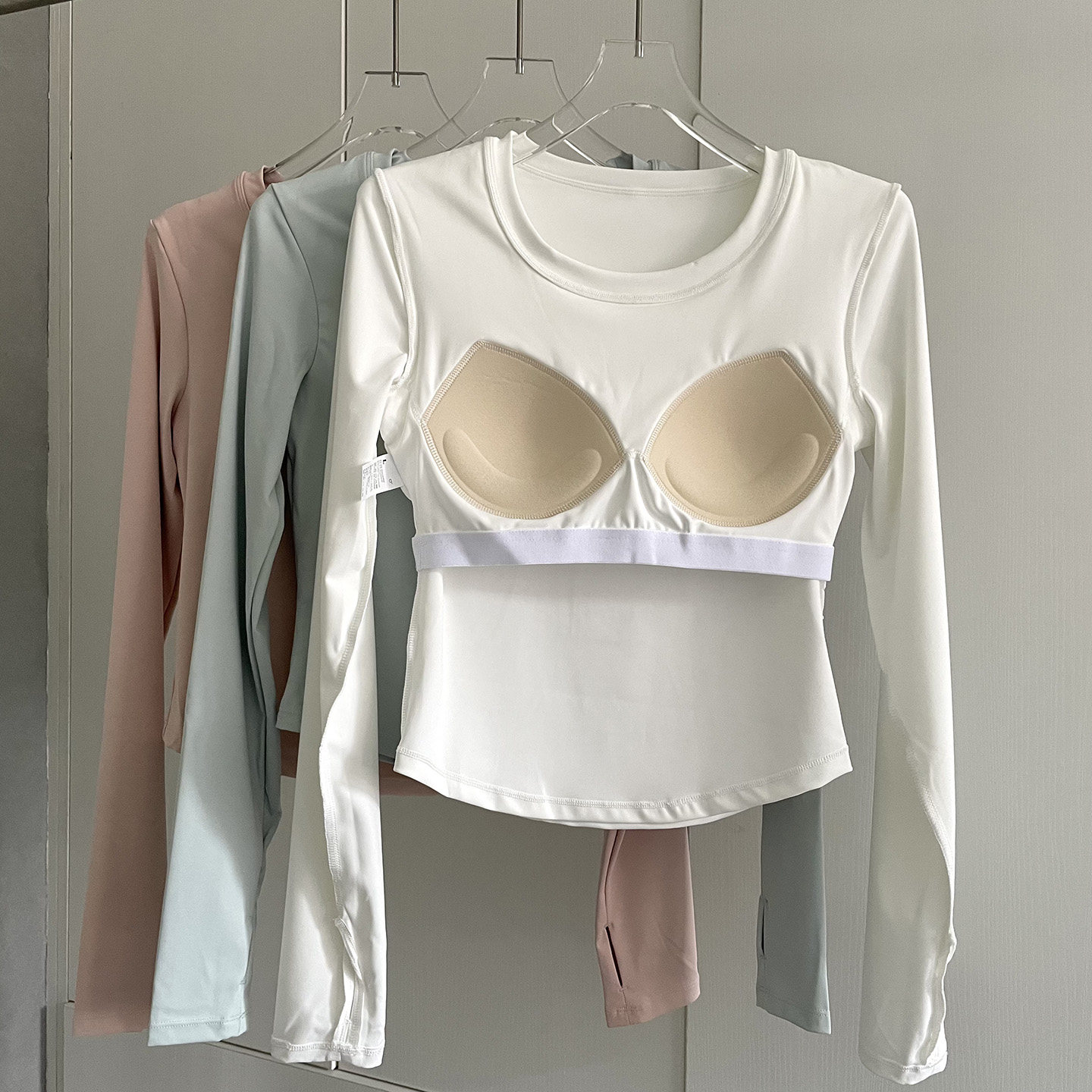 女运动上衣一体杯瑜伽服聚拢收副乳裸感透气速干跑步健身衣长袖