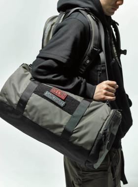 FOXBAT狐蝠工业 基洛夫 战术机能斜挎多功能桶包健身搬家旅行包男